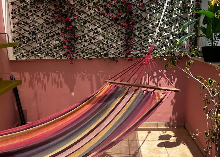 & Me, Near The Sea And Dom wakacyjny Patras