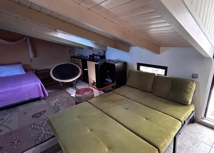 & Me, Near The Sea And Casa de Férias